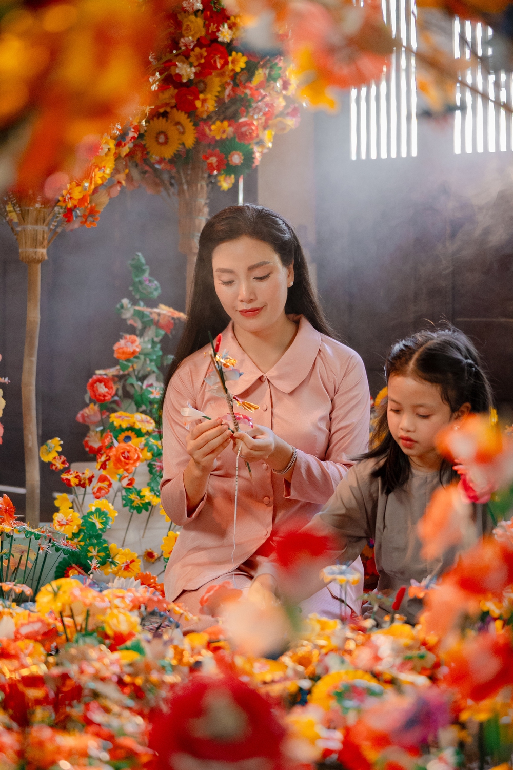 Sao Mai Huyền Trang ra mắt MV "Em là cô gái Việt Nam" - Ảnh 7.