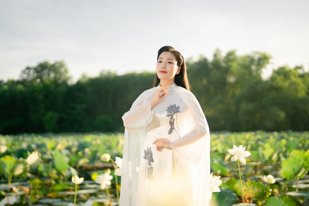 Sao Mai Huyền Trang ra mắt MV "Em là cô gái Việt Nam" - Ảnh 4.