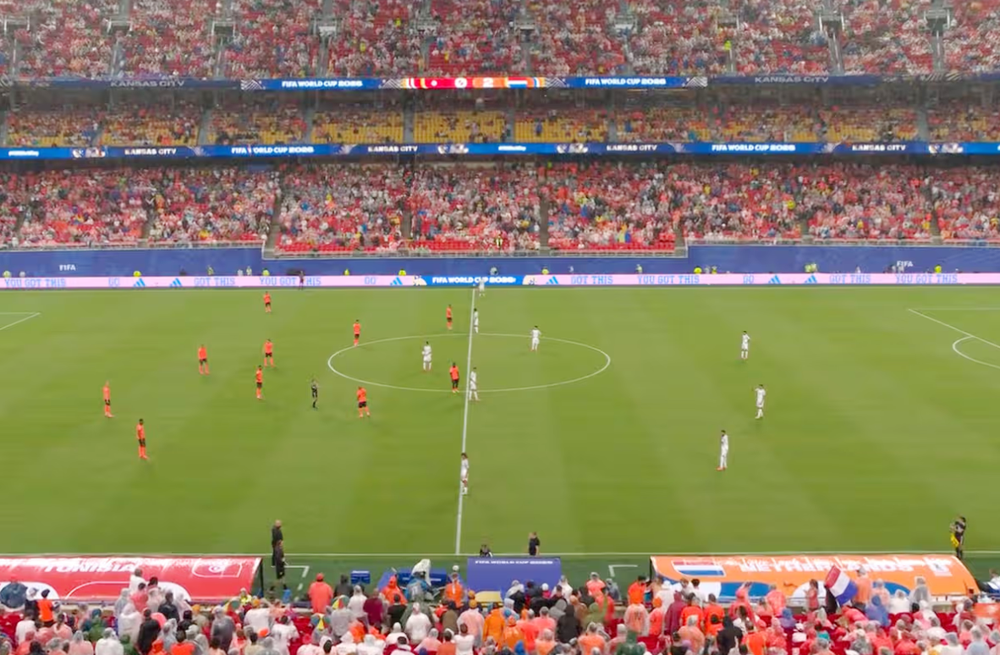 Trận Hà Lan - Tunisia ở World Cup 2026 gặp sự cố hy hữu: Trọng tài phải hoãn hiệp hai do thiếu cầu thủ trên sân - Ảnh 2.
