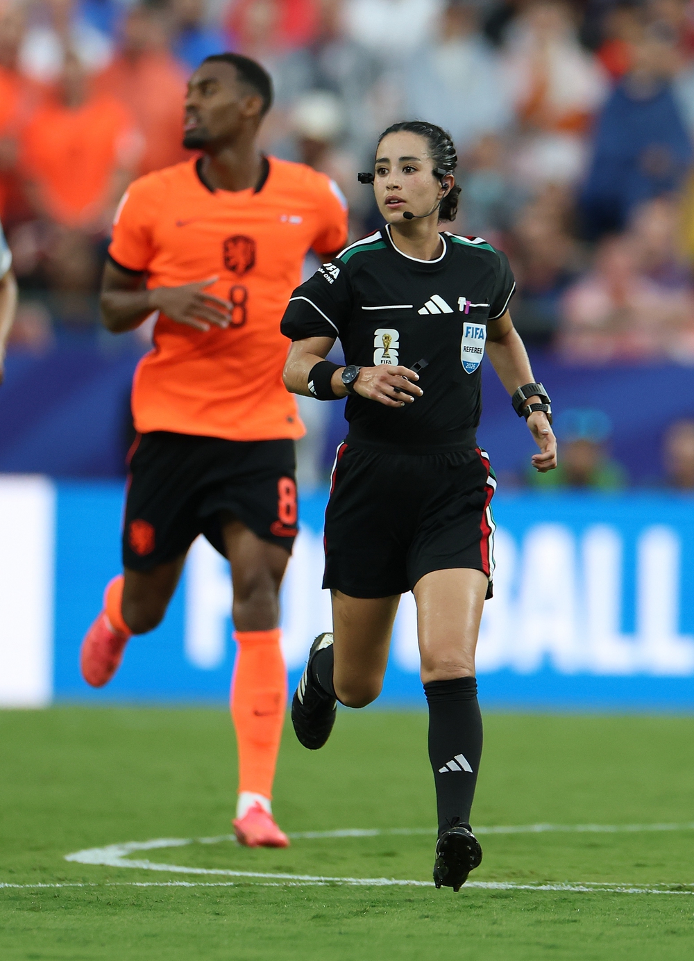 Nữ trọng tài Mexico đi vào lịch sử World Cup - Ảnh 1.