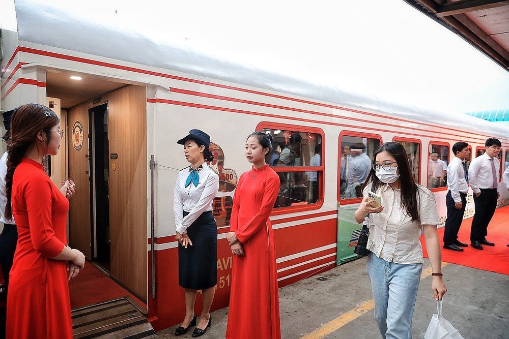 Chính thức vận hành đôi tàu kết nối 2 cơ sở Bệnh viện Bạch Mai - Ảnh 4.