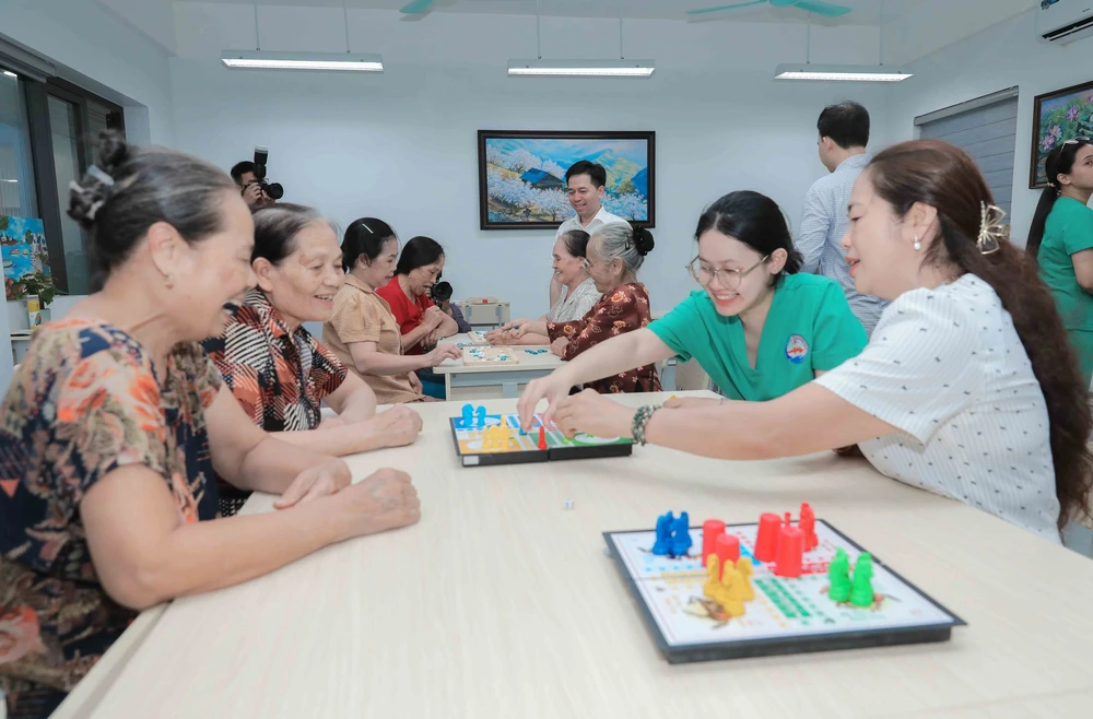 Mô hình dưỡng lão bán trú đầu tiên tại Hà Nội nhận phản hồi tích cực - Ảnh 12.