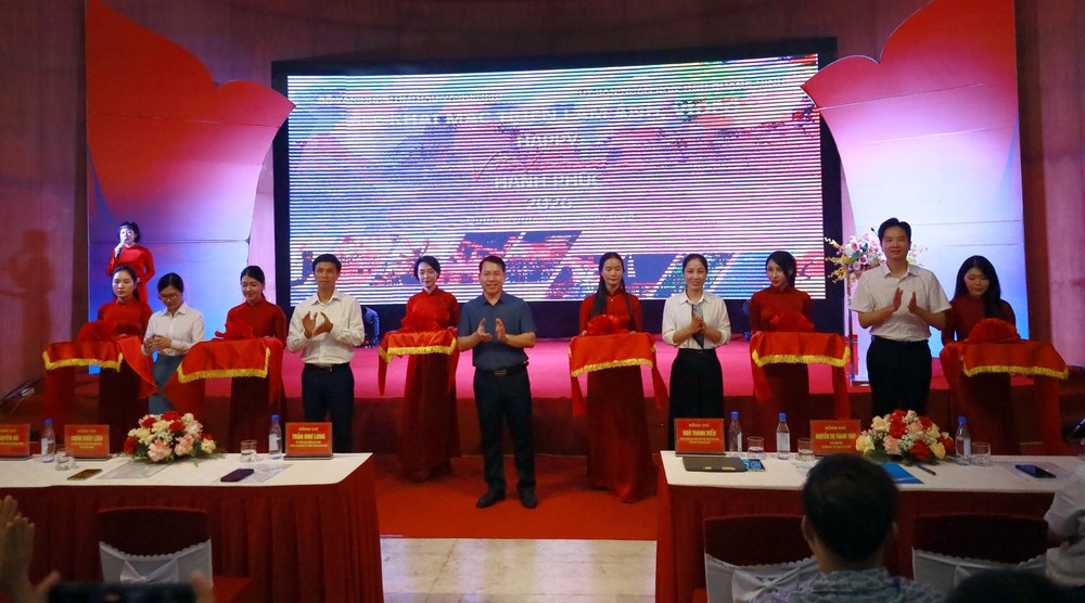 Giới thiệu trên 200 tác phẩm ảnh, video đặc sắc ở triển lãm Việt Nam hạnh phúc - Ảnh 3.