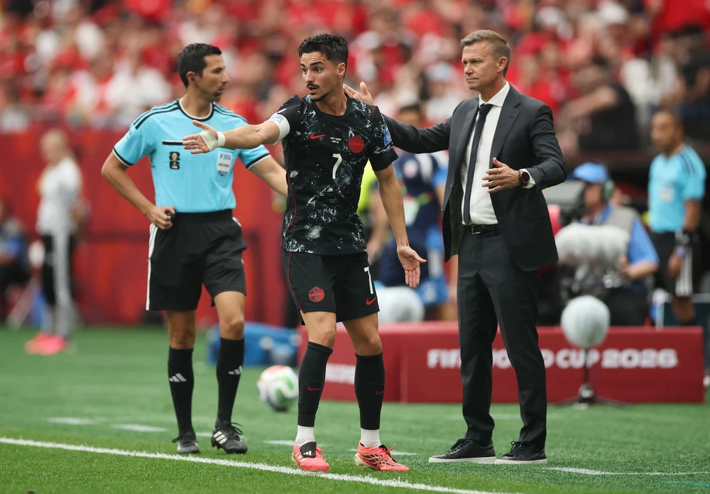 Vòng 32 đội - 02h00 ngày 29/6, sân Los Angeles, Nam Phi – Canada: Như Guardiola đấu trí với Mourinho - Ảnh 1.
