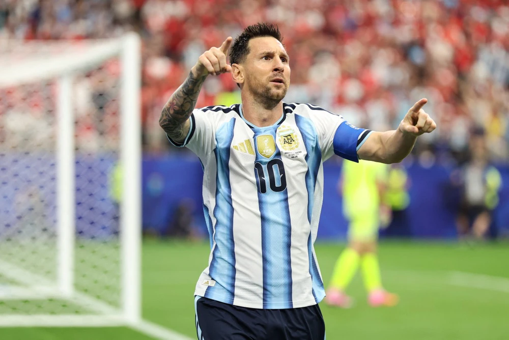 Siêu sao 39 tuổi hiện đang dẫn đầu cuộc đua Chiếc giày vàng sau khi ghi cả 5 bàn thắng của Argentina trong hai trận mở màn ở World Cup 2026. Ảnh: AFP/TTXVN