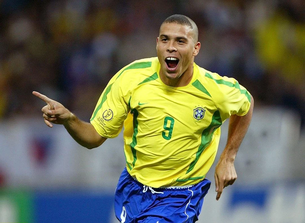 Cà phê World Cup: Điệu nhảy thất truyền của Ronaldo “béo” - Ảnh 1.