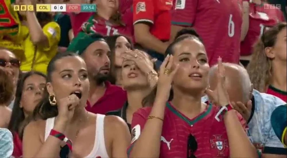 Cặp song sinh của bạn gái sao Bồ Đào Nha gây sốt tại World Cup 2026 - Ảnh 1.