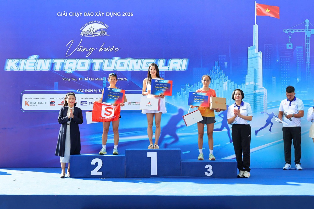 Từ đường đua đến hành trình truyền cảm hứng yêu thương - Ảnh 3.