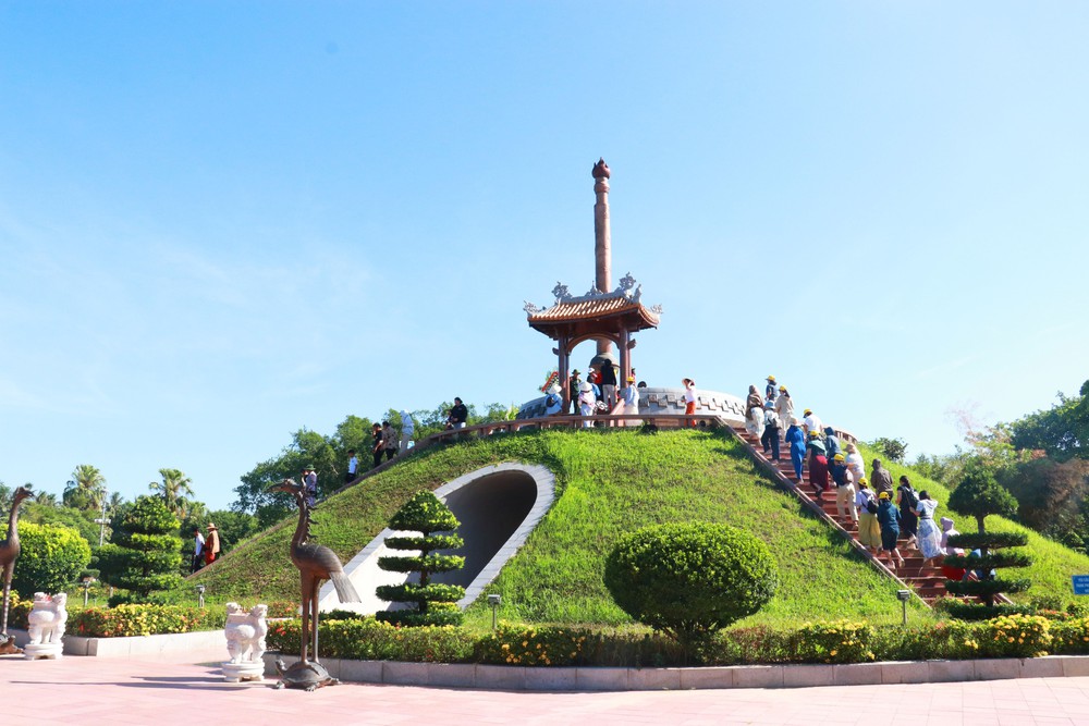 Vang mãi khúc tráng ca Thành cổ Quảng Trị - Ảnh 2.