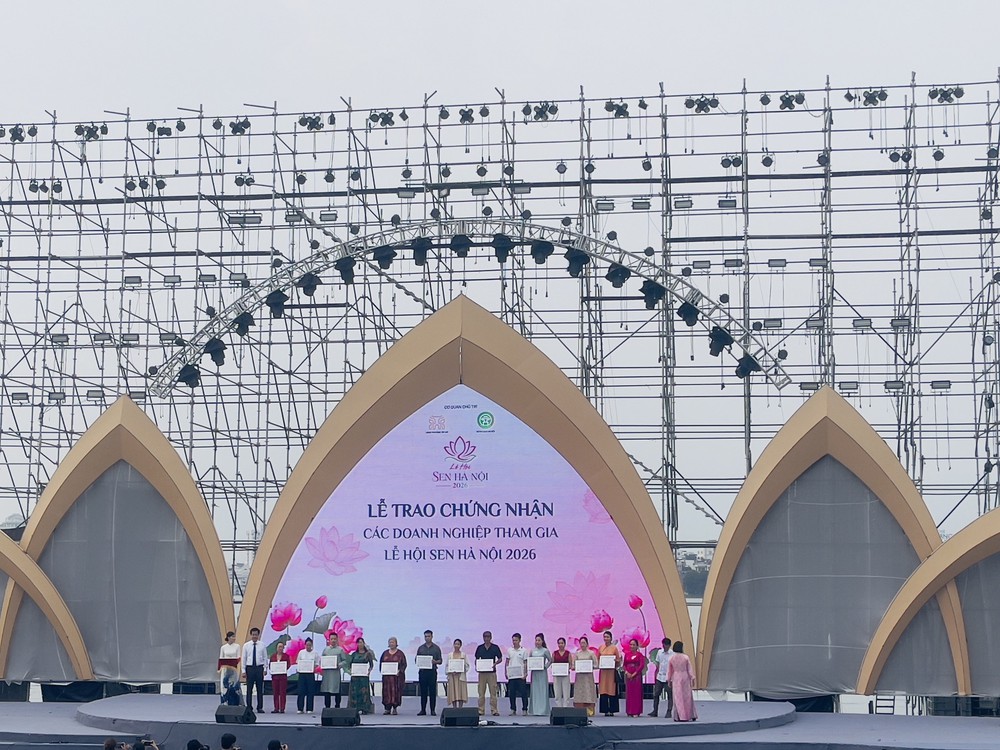 Lễ hội Sen Hà Nội 2026 thu hút khoảng 300.000 lượt khách tham quan, trải nghiệm - Ảnh 4.