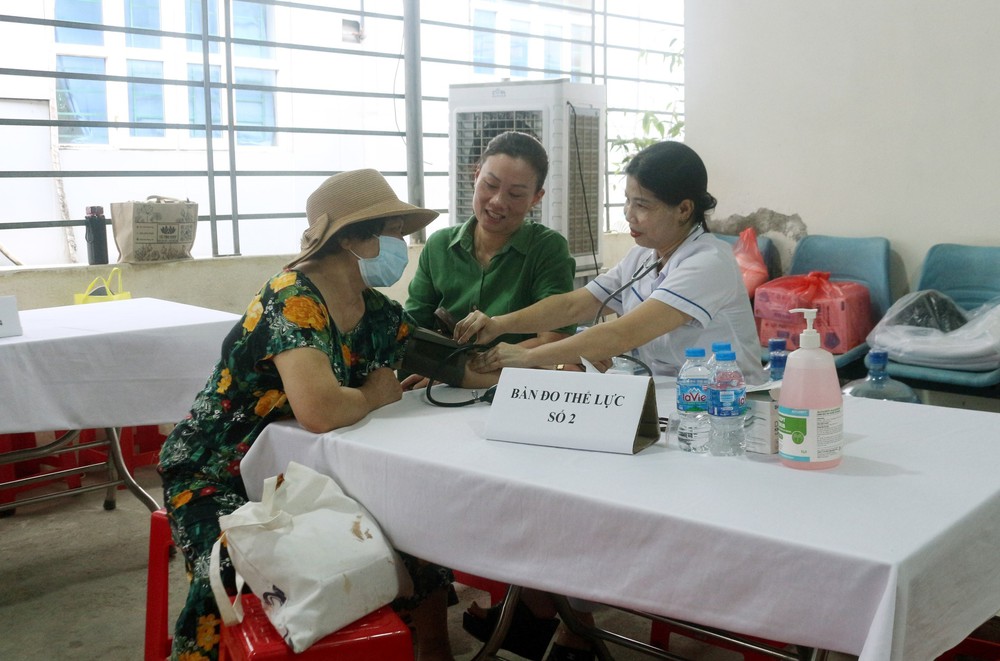 Hiện thực hóa mục tiêu xây dựng nền y tế hiện đại, lấy người dân làm trung tâm - Ảnh 2.