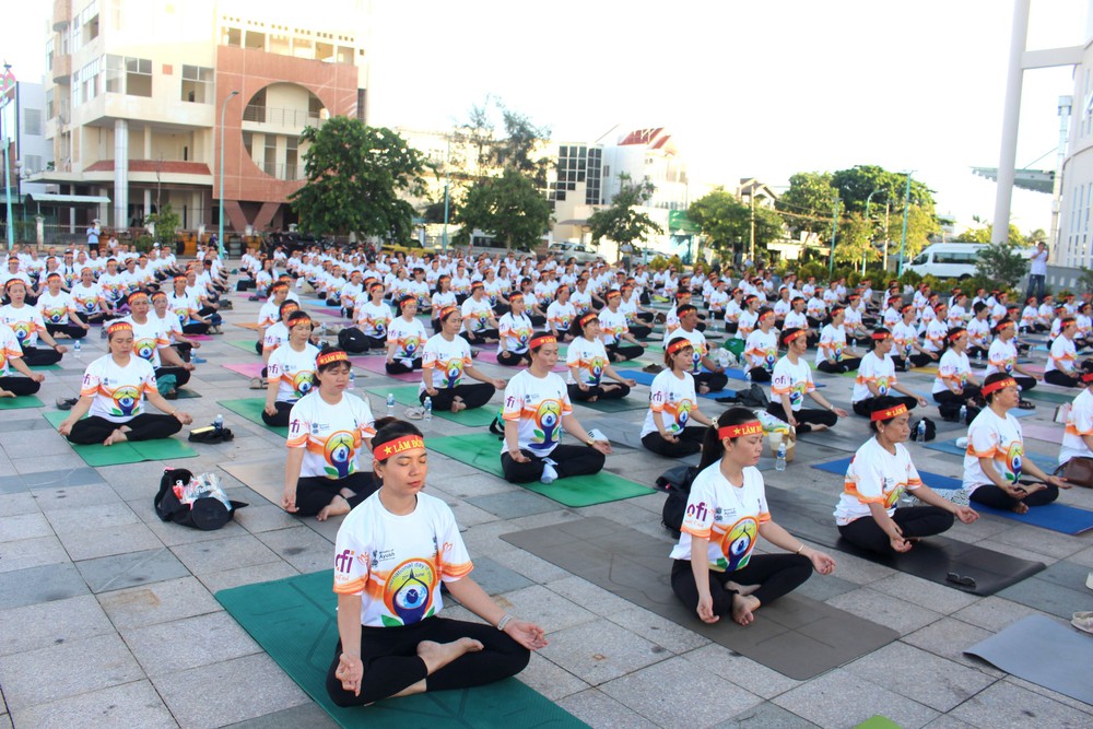 Lâm Đồng: Hơn 500 người đồng diễn nhân Ngày quốc tế Yoga lần thứ 12 - Ảnh 3.