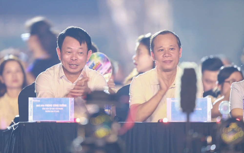 Concert Thanh Xuân khép lại trong hơn 20.000 tiếng hát: Khi đại nhạc hội không chỉ để giải trí - Ảnh 1.
