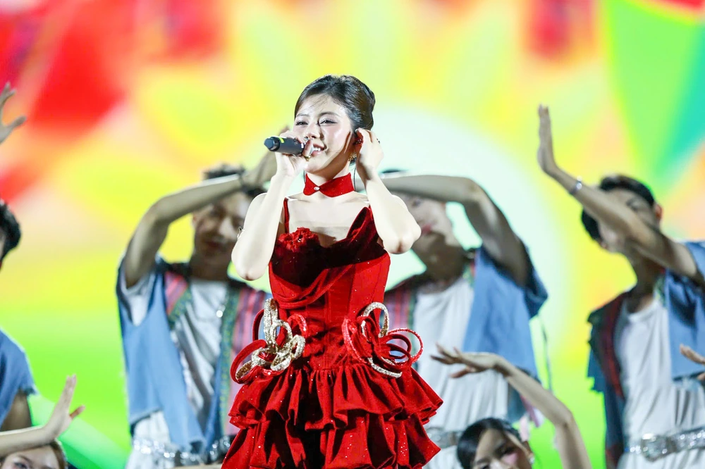Concert Thanh Xuân khép lại trong hơn 20.000 tiếng hát: Khi đại nhạc hội không chỉ để giải trí - Ảnh 10.