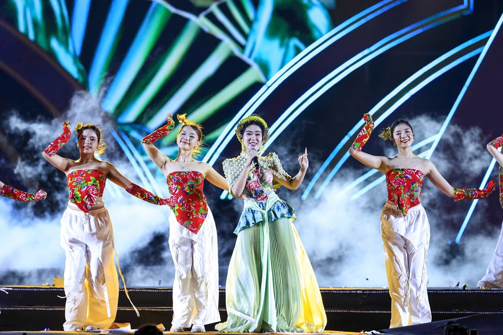 Concert Thanh Xuân khép lại trong hơn 20.000 tiếng hát: Khi đại nhạc hội không chỉ để giải trí - Ảnh 9.