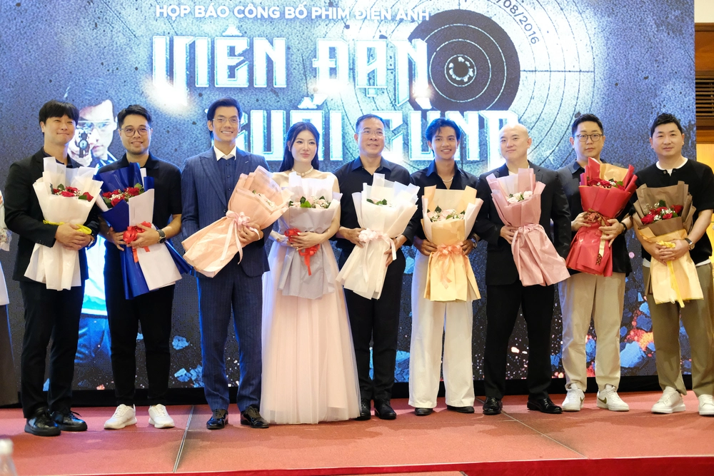 Đạo diễn Đinh Tuấn Vũ đưa phía sau ánh hào quang của xạ thủ Hoàng Xuân Vinh lên màn ảnh - Ảnh 1.