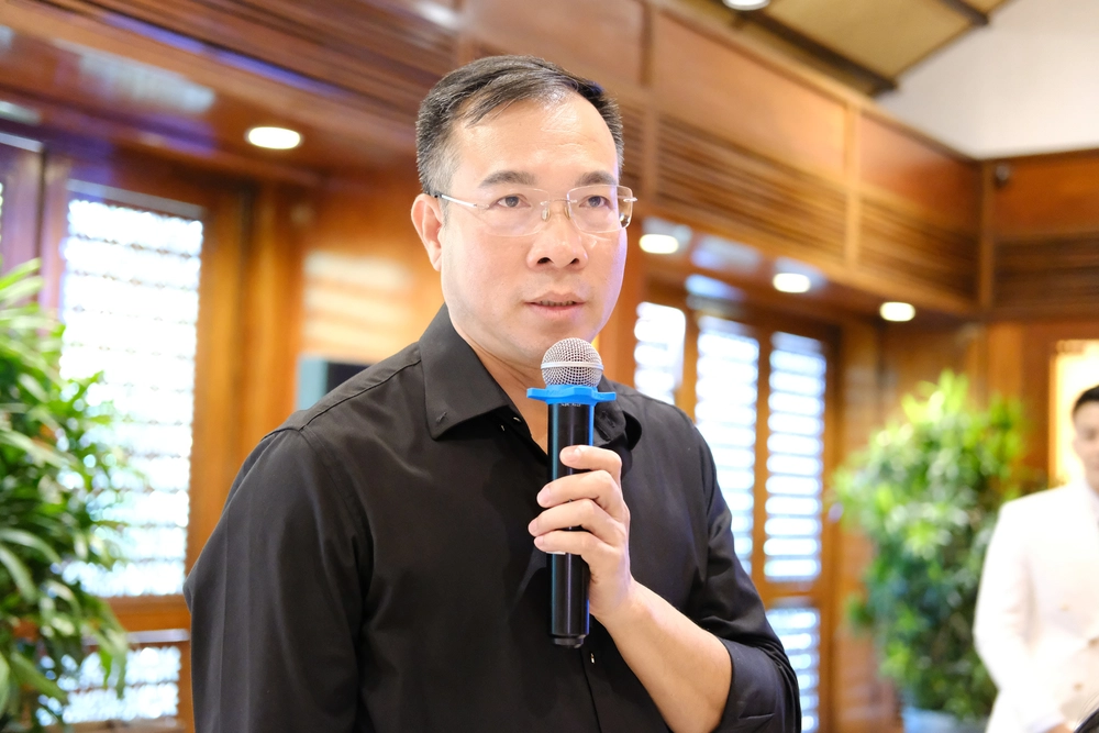 Đạo diễn Đinh Tuấn Vũ đưa phía sau ánh hào quang của xạ thủ Hoàng Xuân Vinh lên màn ảnh - Ảnh 3.