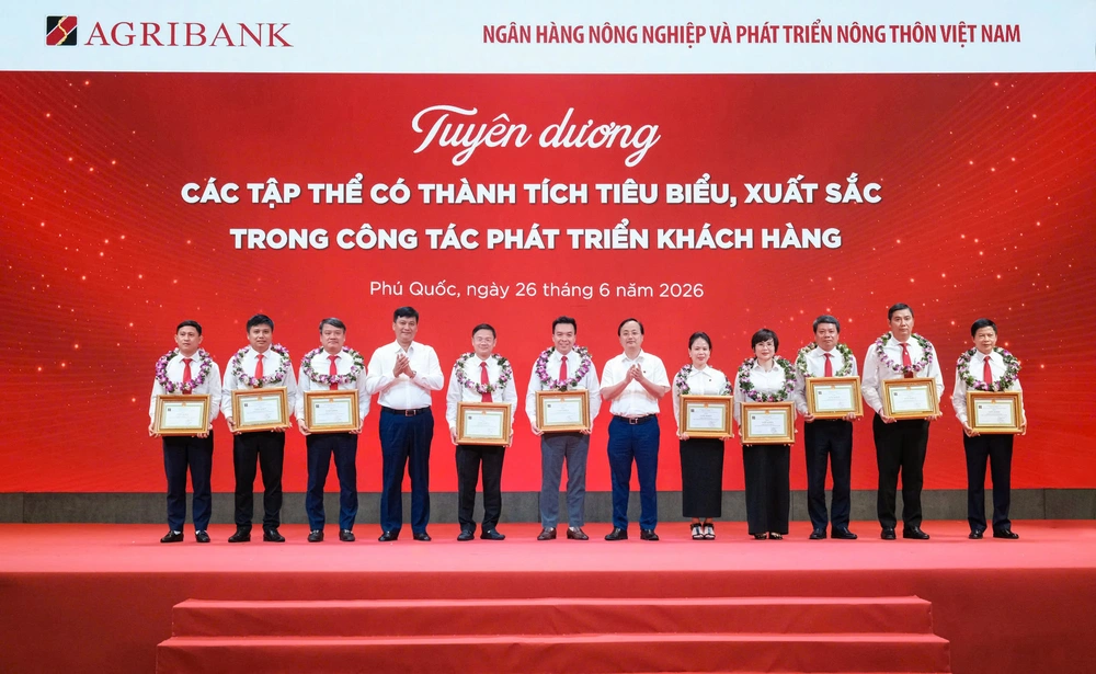 Agribank quyết tâm hoàn thành thắng lợi nhiệm vụ năm 2026, cùng ngành Ngân hàng và đất nước hiện thực mục tiêu tăng trưởng hai con số - Ảnh 10.
