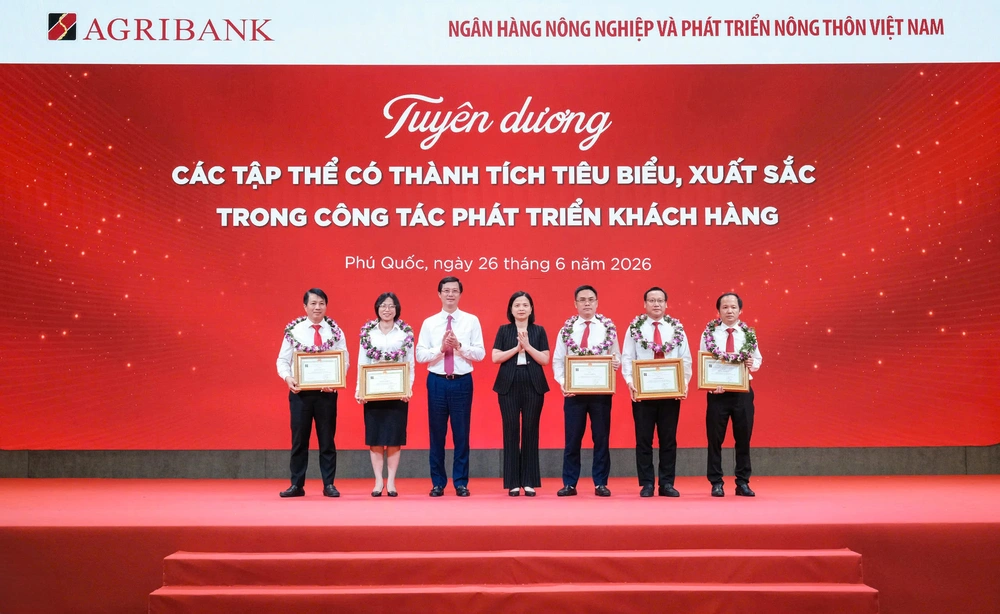 Agribank quyết tâm hoàn thành thắng lợi nhiệm vụ năm 2026, cùng ngành Ngân hàng và đất nước hiện thực mục tiêu tăng trưởng hai con số - Ảnh 11.