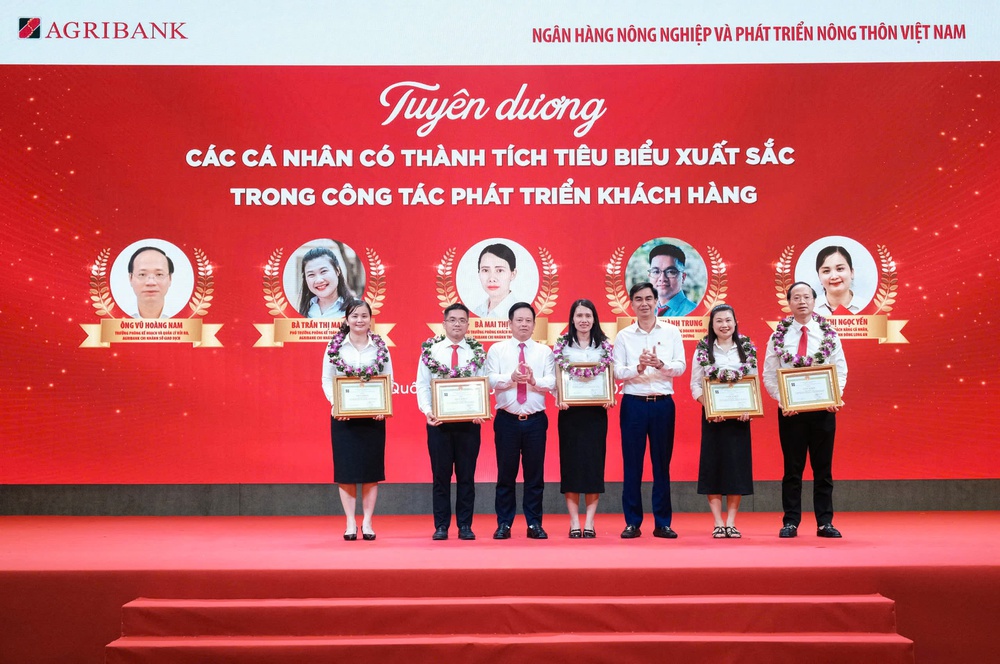 Agribank quyết tâm hoàn thành thắng lợi nhiệm vụ năm 2026, cùng ngành Ngân hàng và đất nước hiện thực mục tiêu tăng trưởng hai con số - Ảnh 12.