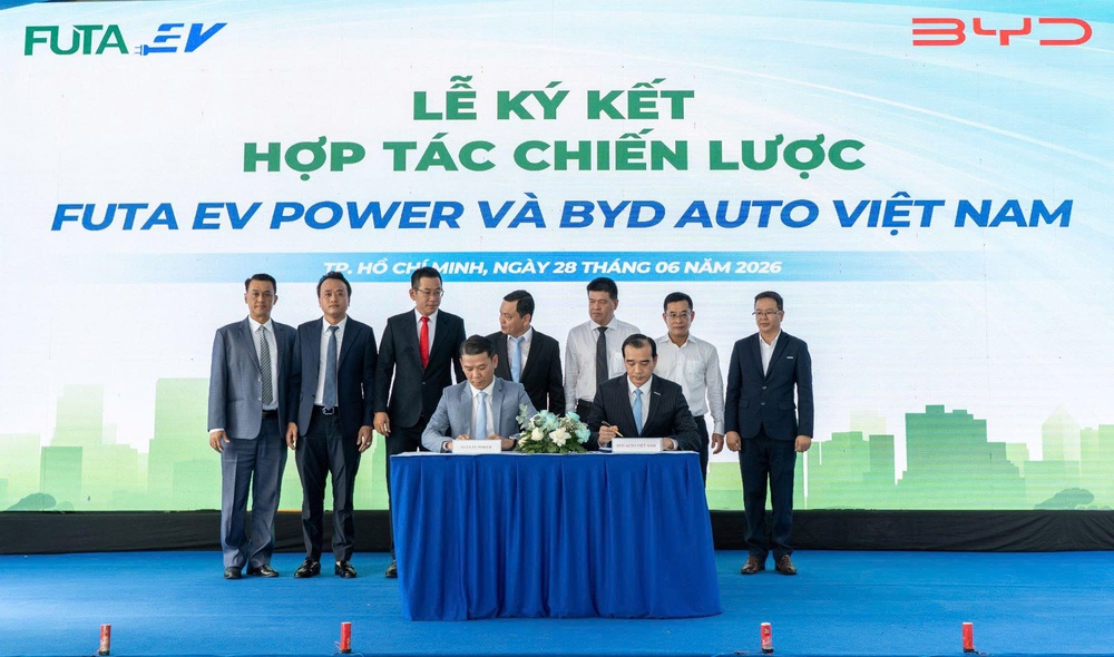 BYD và tập đoàn Phương Trang "bắt tay" mở rộng hệ sinh thái giao thông xanh tại Việt Nam - Ảnh 1.