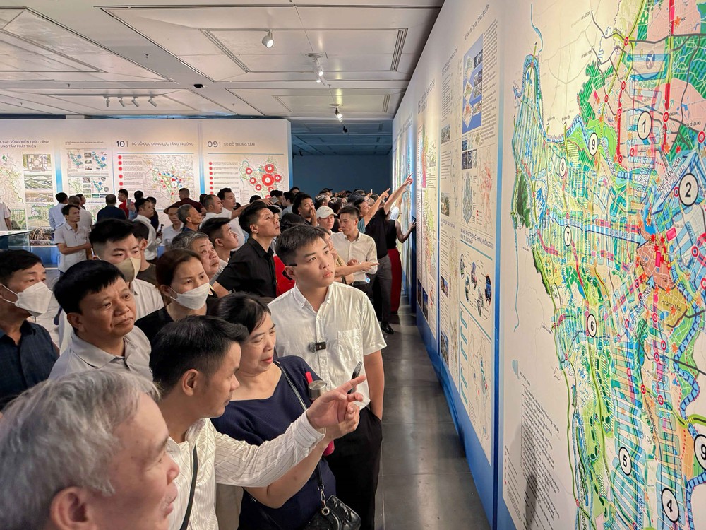 Đông đảo người dân tham quan Triển lãm quy hoạch Hà Nội tầm nhìn 100 năm - Ảnh 5.