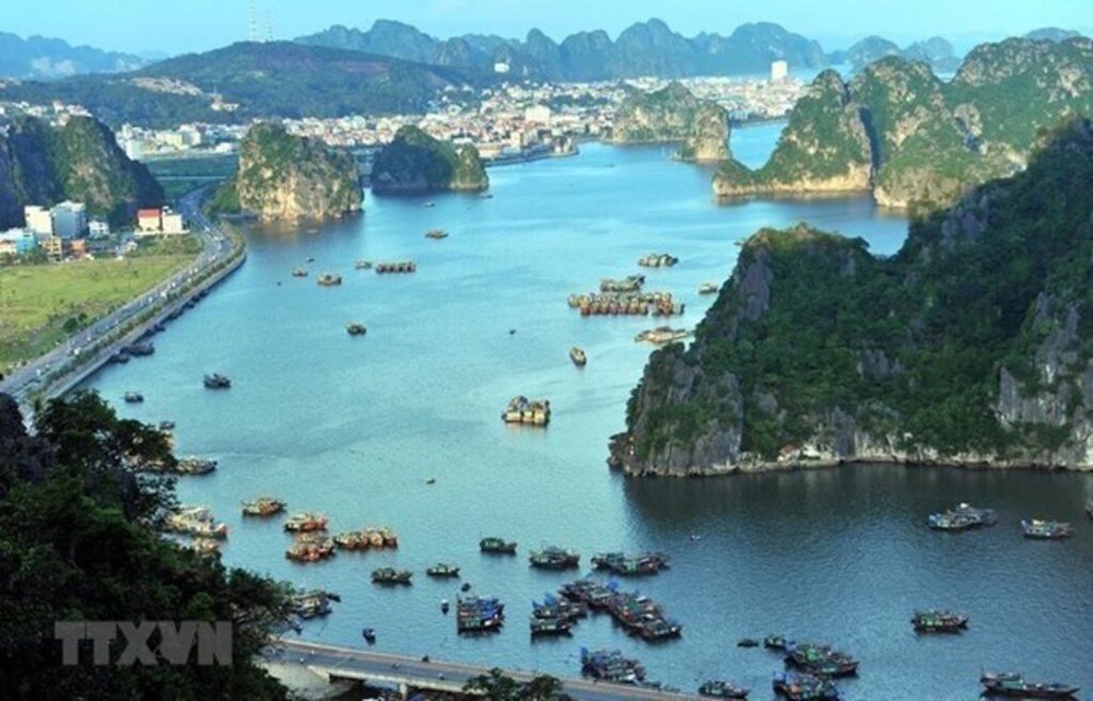 Du lịch Quảng Ninh: Cán mốc trên 10 triệu lượt khách du lịch - Ảnh 1.