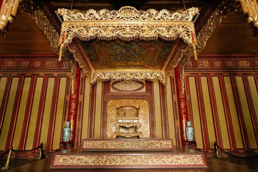 Bảo tồn tối đa yếu tố gốc khi phục chế Bảo vật quốc gia “Ngai vua triều Nguyễn” - Ảnh 1.