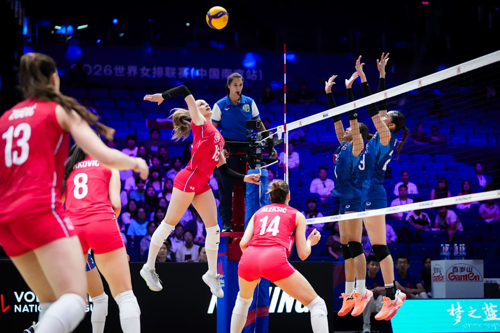 Tuyển nữ Serbia đã có màn khởi đầu thuận lợi tại tuần đầu tiên của Volleyball Nations League (VNL) 2026 khi đánh bại Thái Lan với tỷ số 3-0 (26-24, 25-22, 25-19) ở Pool 3. Tuyển nữ Serbia đã có màn khởi đầu thuận lợi tại tuần đầu tiên của Volleyball Nations League (VNL) 2026 khi đánh bại Thái Lan với tỷ số 3-0 (26-24, 25-22, 25-19) ở Pool 3.