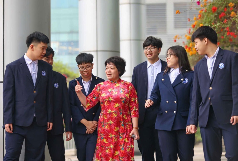 Xây dựng hai trường chuyên tiệm cận quốc tế - hiện thực hóa khát vọng đào tạo nhân tài - Ảnh 2. Xây dựng hai trường chuyên tiệm cận quốc tế - hiện thực hóa khát vọng đào tạo nhân tài - Ảnh 2.