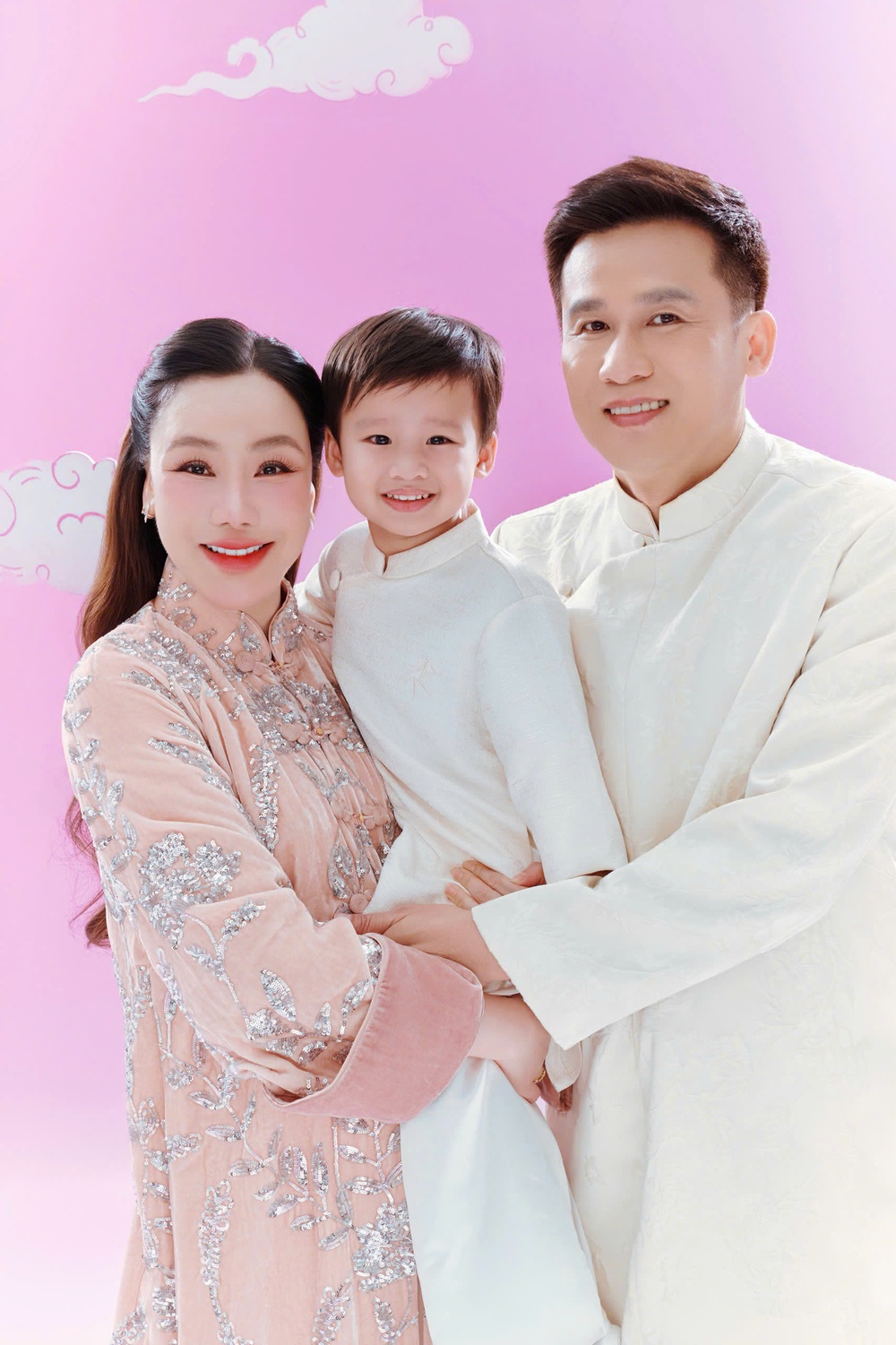 Hồ Quỳnh Hương trở lại sân khấu cùng "Phòng khách 3 thế hệ" - Ảnh 4.