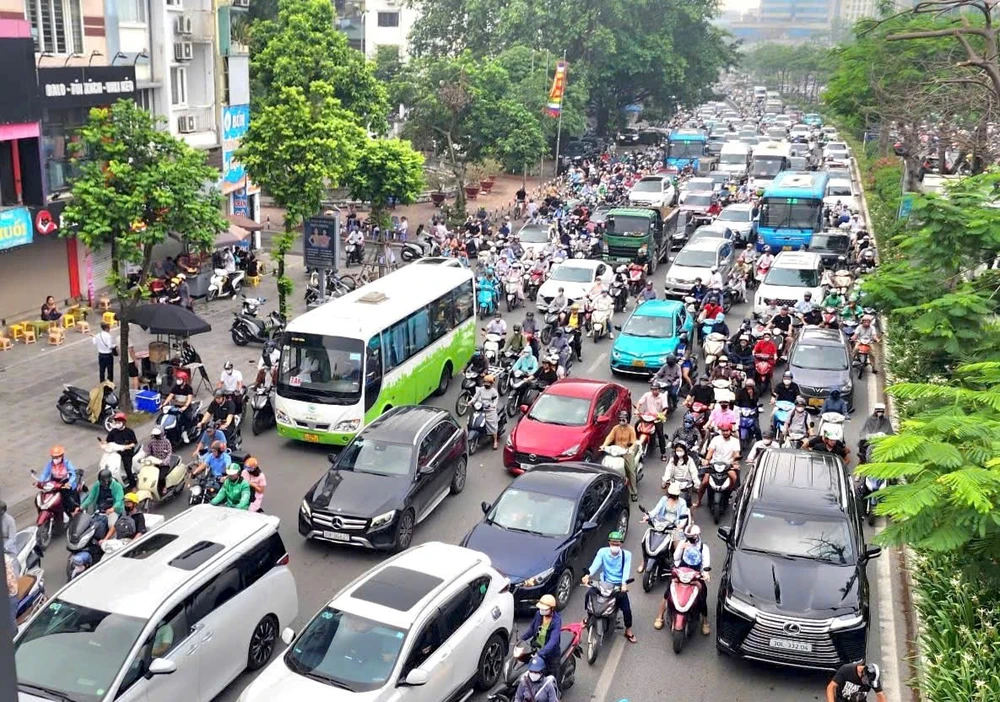 Hà Nội điều chỉnh tổ chức giao thông phục vụ thí điểm giai đoạn 1 "Vùng phát thải thấp trong vành đai 1" - Ảnh 2.
