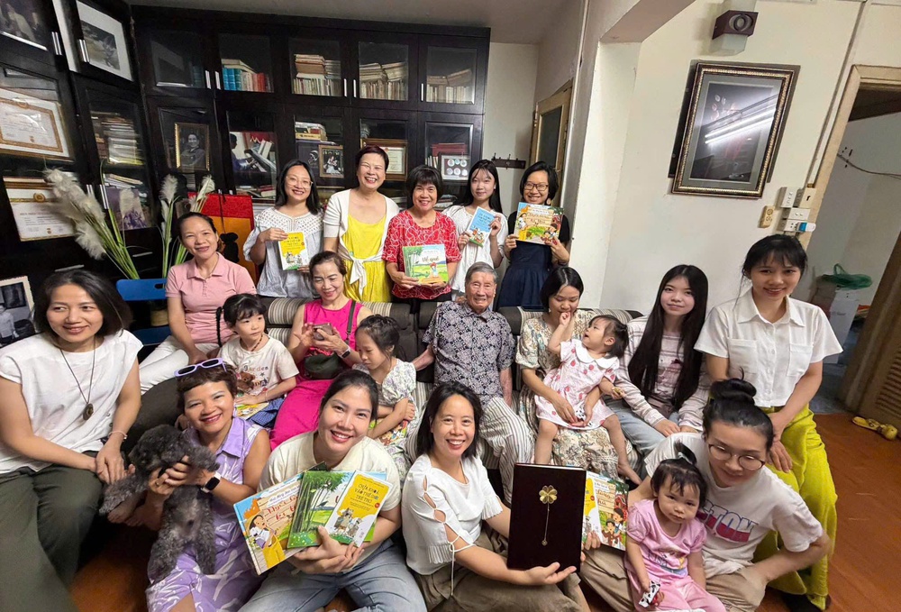 Câu chuyện phía sau 636 bản thảo vừa được trao tặng của nhạc sĩ Phạm Tuyên - Ảnh 4. Câu chuyện phía sau 636 bản thảo vừa được trao tặng của nhạc sĩ Phạm Tuyên - Ảnh 4.