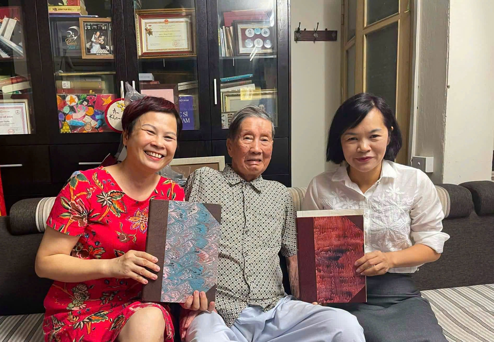 Câu chuyện phía sau 636 bản thảo vừa được trao tặng của nhạc sĩ Phạm Tuyên - Ảnh 1. Câu chuyện phía sau 636 bản thảo vừa được trao tặng của nhạc sĩ Phạm Tuyên - Ảnh 1.