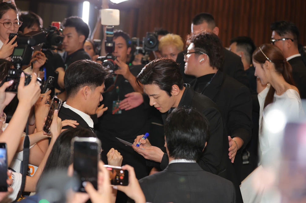Ji Chang Wook: "Việt Nam luôn là nơi mang lại cho tôi rất nhiều năng lượng" - Ảnh 1.