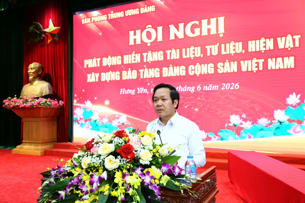 Bàn giao hơn 200 tài liệu, tư liệu, hiện vật xây dựng Bảo tàng Đảng Cộng sản Việt Nam - Ảnh 1.