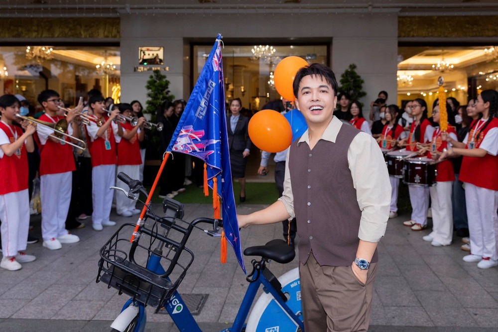 50 nghệ sĩ làm hướng dẫn viên du lịch cho "WOW Ho Chi Minh City” - Ảnh 1.