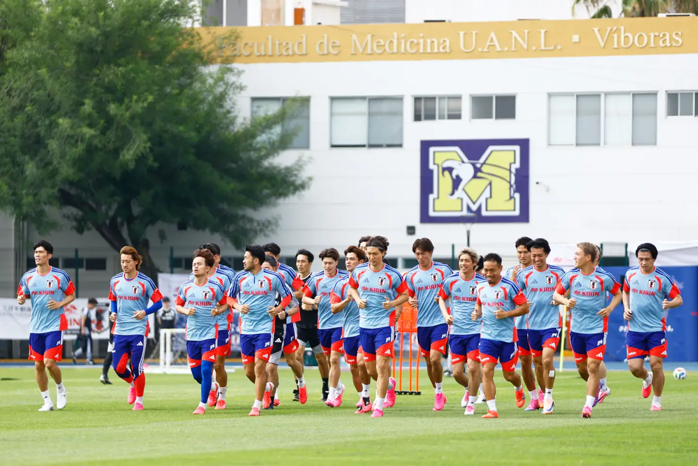World Cup 2026 24h: Cầu thủ gốc Việt vào nhóm 5 tài năng trẻ đáng xem, ĐT Nhật Bản gặp rắc rối với sân tập - Ảnh 2.