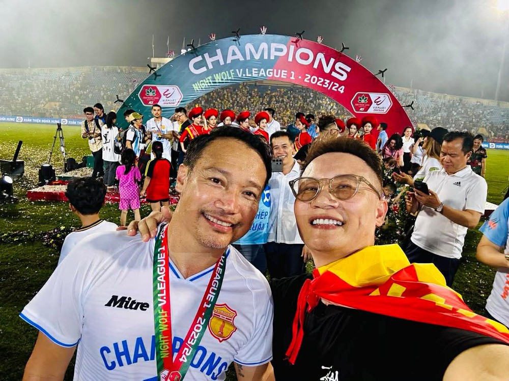 Ca sĩ Hoàng Bách: 'Nếu đội tuyển Việt Nam dự World Cup, tôi sẽ sáng tác một album để cổ vũ' - Ảnh 3.