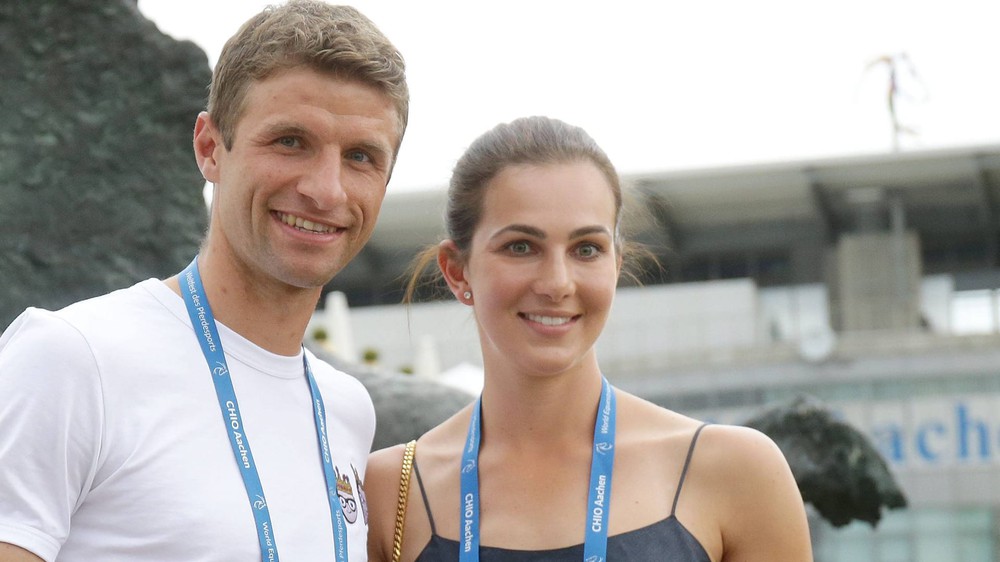 Thomas Mueller chia tay vợ sau 17 năm chung sống - Ảnh 1.