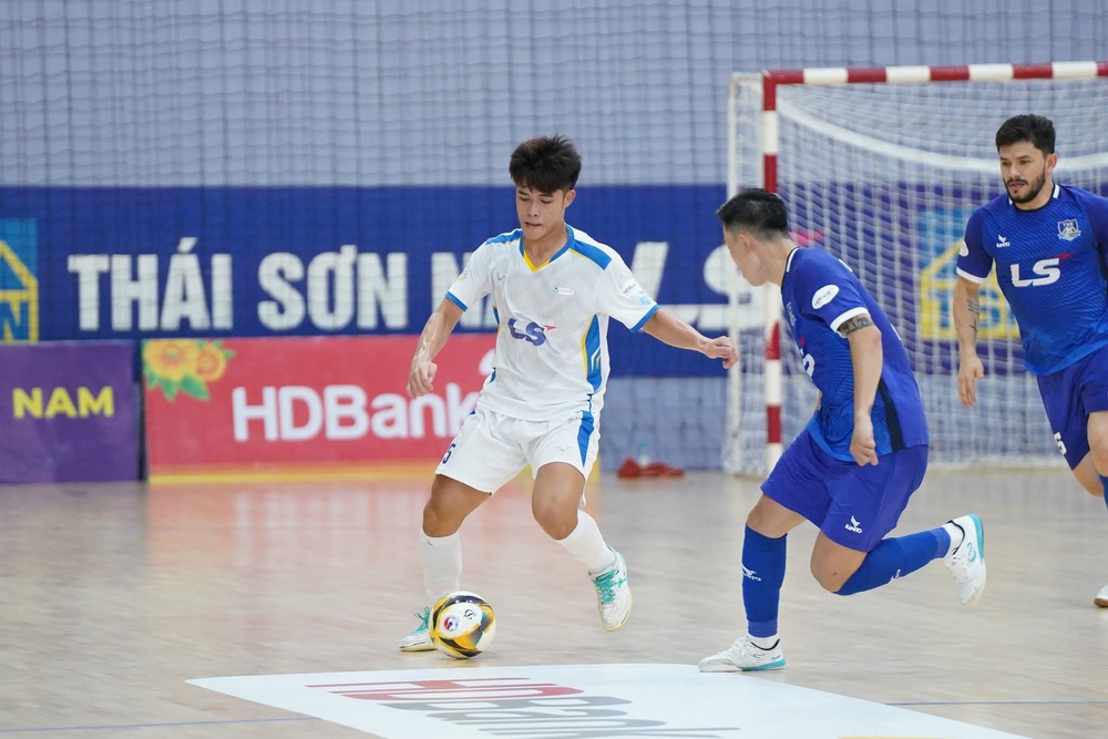 Tin nóng bóng đá Việt hôm nay 6/6: U19 Việt Nam hưởng lợi; Trọng tài Malaysia bắt trận CAHN – Thể Công Viettel - Ảnh 3.
