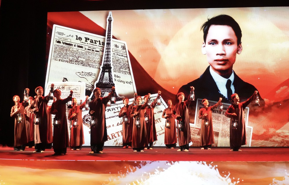 Chương trình nghệ thuật "Hồ Chí Minh - Nguồn sáng dẫn đường": Khơi dậy niềm tự hào qua từng giai điệu tri ân - Ảnh 2.