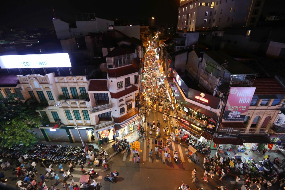 Kinh tế đêm thúc đẩy công nghiệp văn hóa Thủ đô phát triển - Ảnh 2.