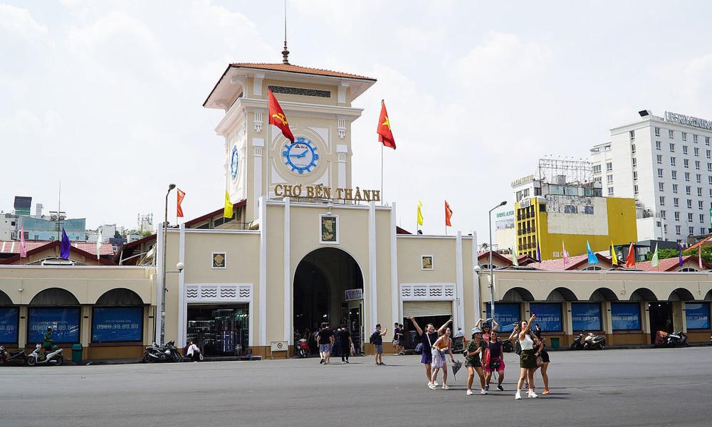 "Wow Ho Chi Minh City" tập 1: Ngô Kiến Huy, Đoàn Thiên Ân khám phá những góc quen mà lạ của TP.HCM - Ảnh 2.