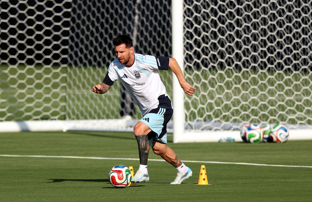 World Cup 2026 24h: HLV ĐT Bồ Đào Nha khẳng định Ronaldo không được đối xử 'đặc cách' như Messi  - Ảnh 3.