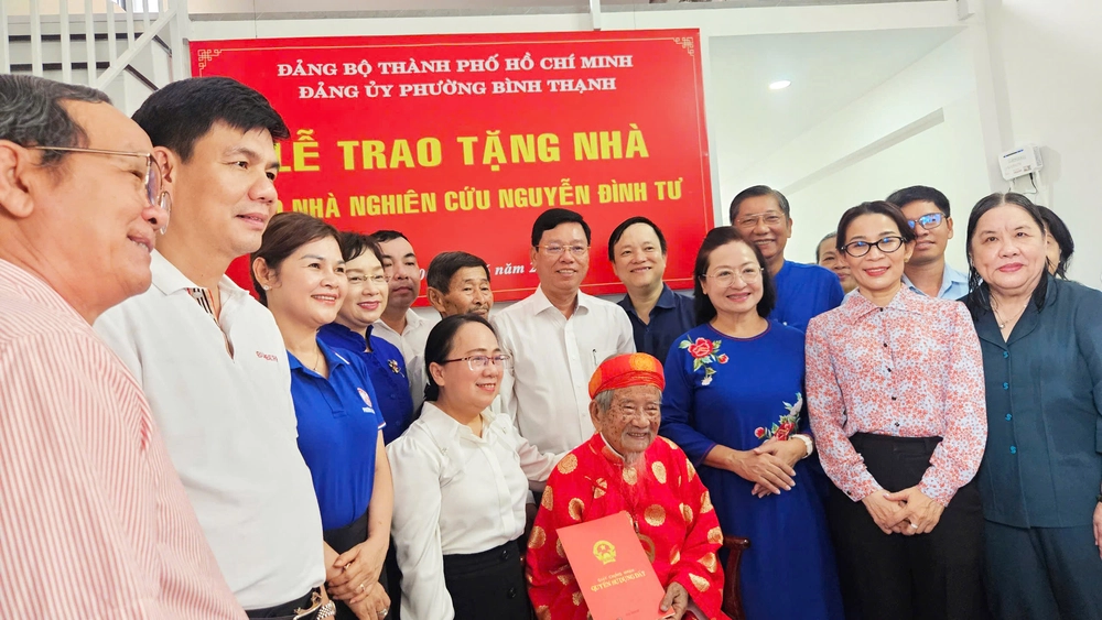 TPHCM trao tặng nhà cho nhà nghiên cứu Nguyễn Đình Tư - Ảnh 1.