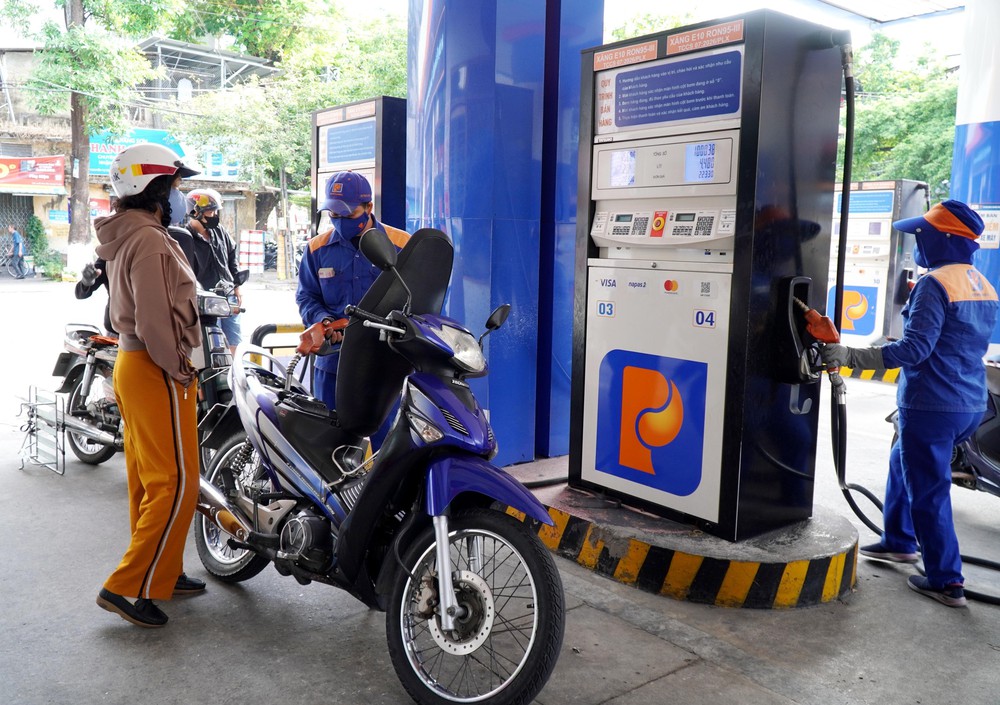 Xăng E10 chính thức “phủ kín” thị trường bán lẻ Quảng Ngãi - Ảnh 2.