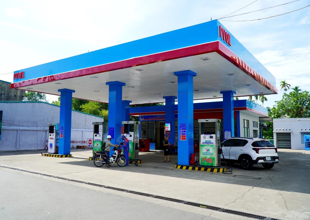 Xăng E10 chính thức “phủ kín” thị trường bán lẻ Quảng Ngãi - Ảnh 1.