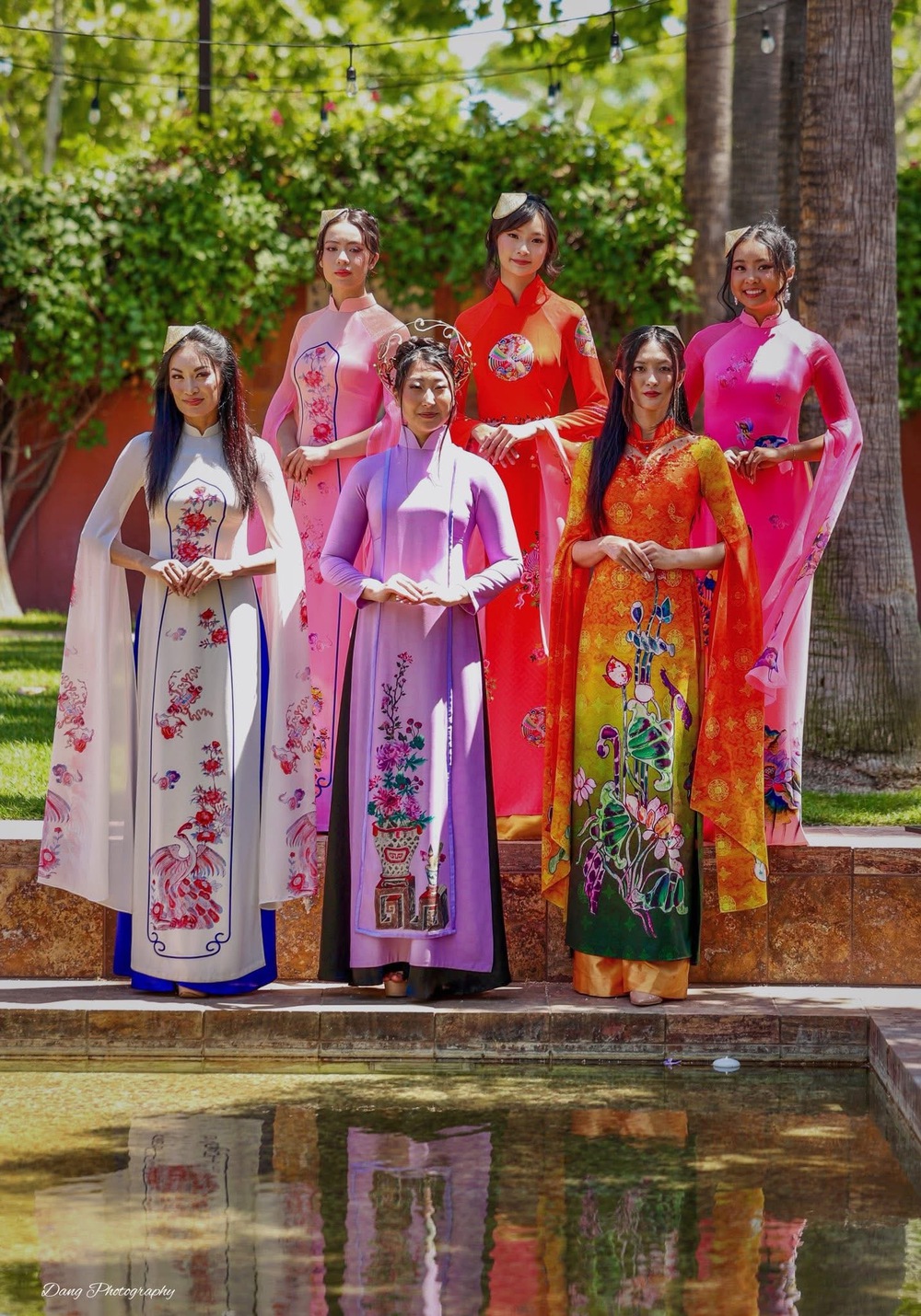 "Tứ bình phú quý": Khi di sản hội họa Việt Nam thăng hoa trên tà áo dài tại Mỹ - Ảnh 4. "Tứ bình phú quý": Khi di sản hội họa Việt Nam thăng hoa trên tà áo dài tại Mỹ - Ảnh 4.