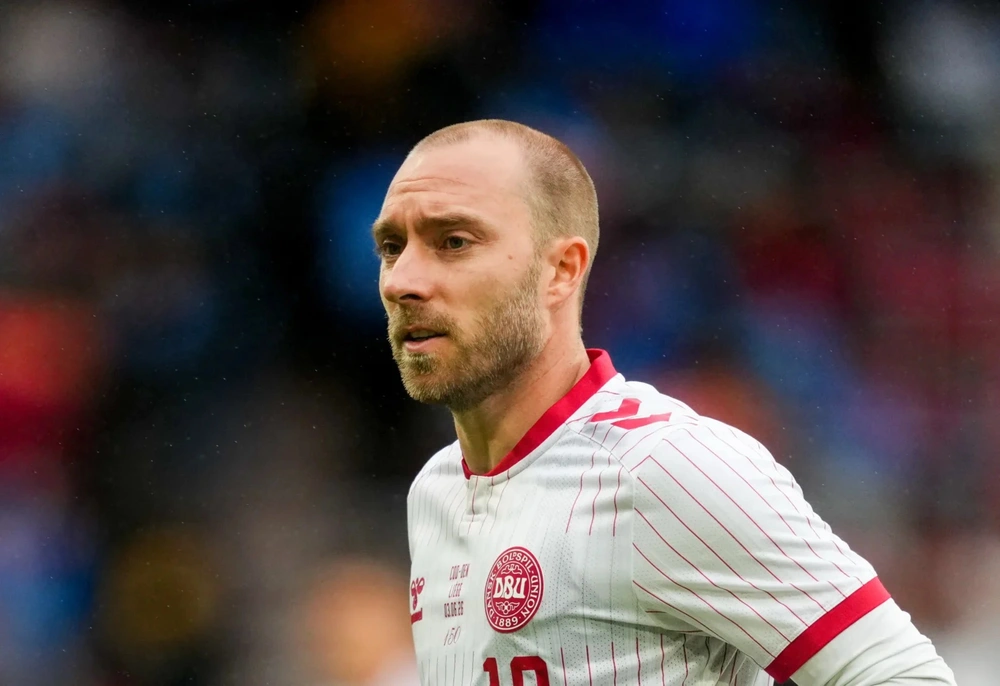 Christian Eriksen lại đột ngột gục ngã trên sân thi đấu - Ảnh 3. Christian Eriksen lại đột ngột gục ngã trên sân thi đấu - Ảnh 3.